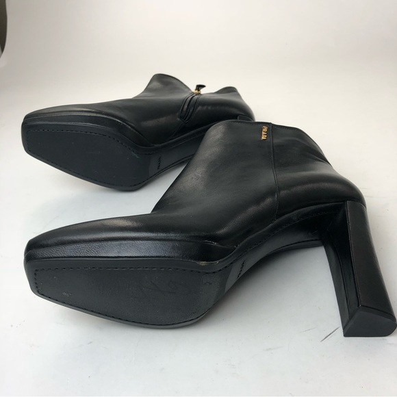 PRADA Black Leather Ankle Boots, Like New, Soft Leather Block Heel BEAUTIFUL! - Picture 4 of 15